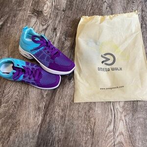 Women’s Omega Walk Tennis Shoes (BRAND NEW WITH PACKAGING) Size 40 (US Size 8.5)